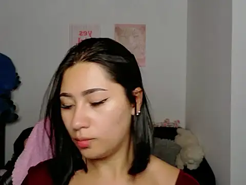 EvelynLeen  online show from June 26, 8:46 pm