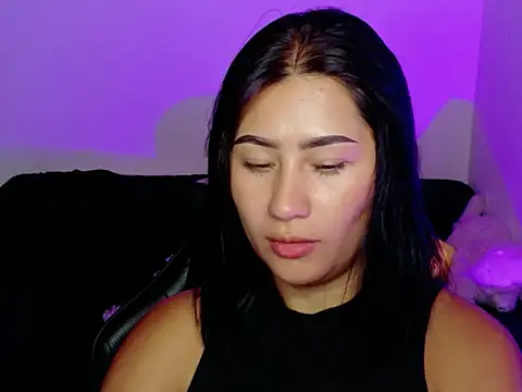 EvelynLeen  online show from July 10, 9:17 pm