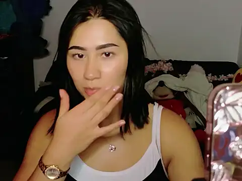 EvelynLeen  online show from July 17, 8:24 pm