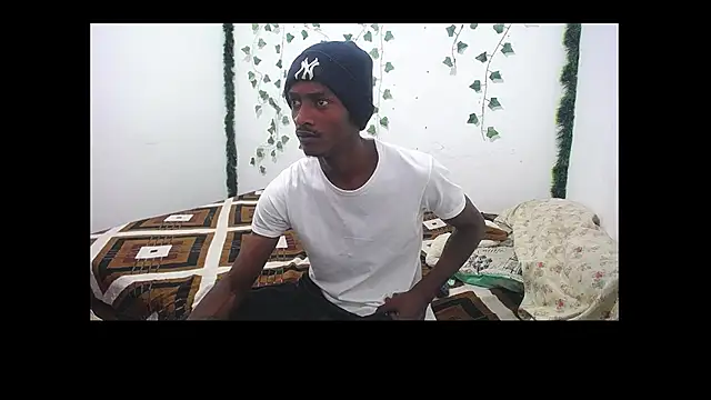 Snapshot of skey_12 chatting on April 7, 7:14 pm skey 12 online show from April 7, 7:14 pm