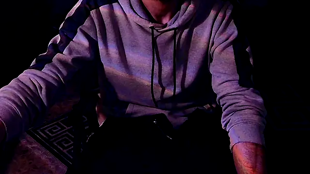 Snapshot of JuicyOnee chatting on April 5, 3:04 am JuicyOnee online show from April 5, 3:04 am