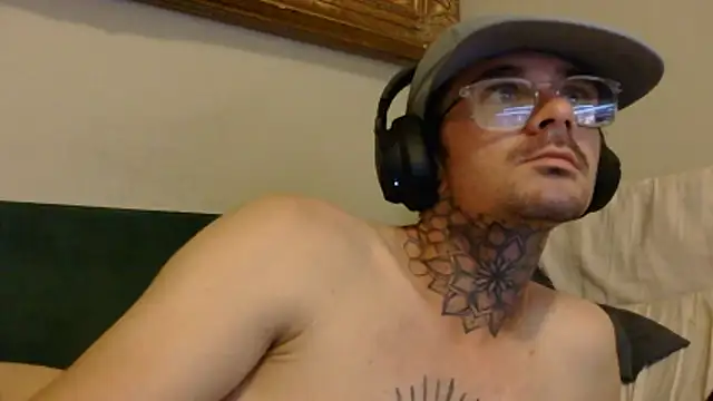 Snapshot of Lilbigway69 chatting on June 8, 1:28 am Lilbigway69 online show from June 8, 1:28 am