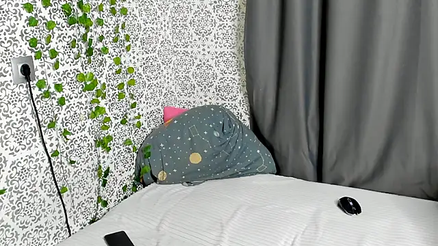 Snapshot of _Srifi_ chatting on June 20, 6:33 pm Srifi online show from June 20, 6:33 pm