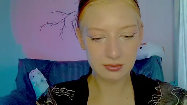 Snapshot of earn_my_lily chatting on April 14, 8:31 am earn my lily online show from April 14, 8:31 am