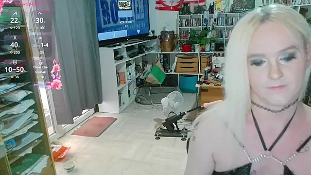 Snapshot of teddythebeer86 chatting on July 27, 2:35 pm teddythebeer86 online show from July 27, 2:35 pm