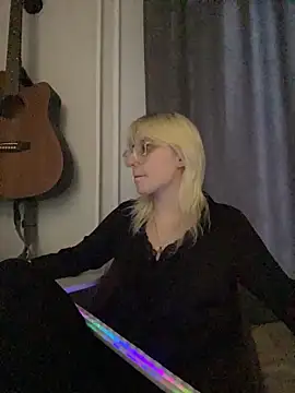 Snapshot of Picxel_ chatting on April 7, 2:34 am Picxel online show from April 7, 2:34 am