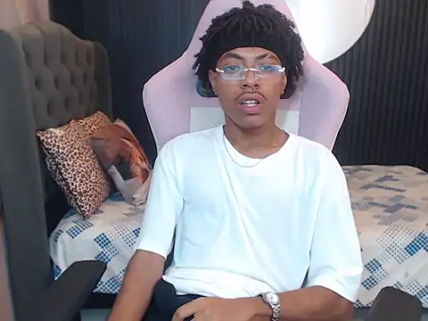 velvetcouple x online show from June 3, 2:33 pm