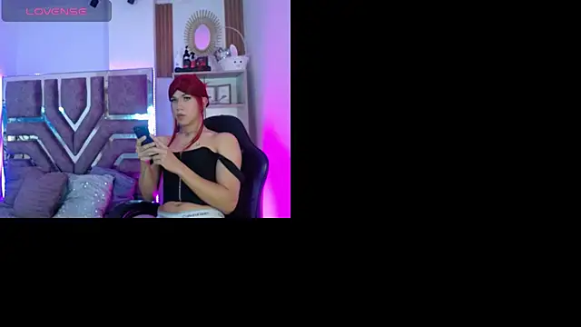 Snapshot of Eva__Walker chatting on April 7, 8:31 pm Eva Walker online show from April 7, 8:31 pm