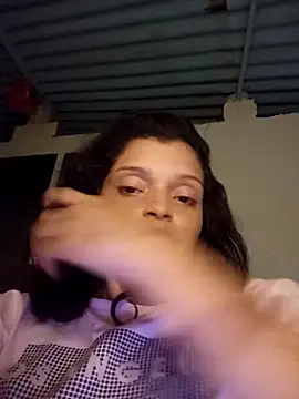 moni dulcesita online show from April 7, 7:20 am