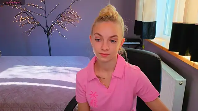 SonnySofia online show from June 10, 5:39 am