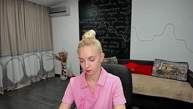 SonnySofia online show from June 12, 5:39 am