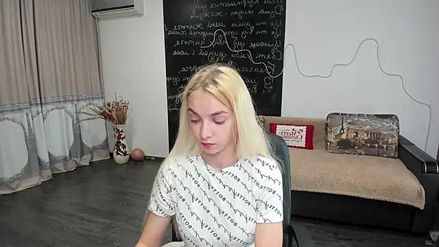 SonnySofia online show from June 15, 5:31 am