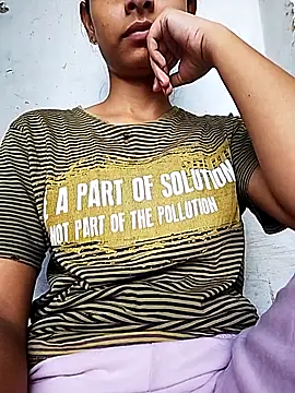 Snapshot of x_priya chatting on July 29, 9:29 am x priya online show from July 29, 9:29 am