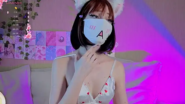 LunaNyanmi online show from April 25, 9:23 am