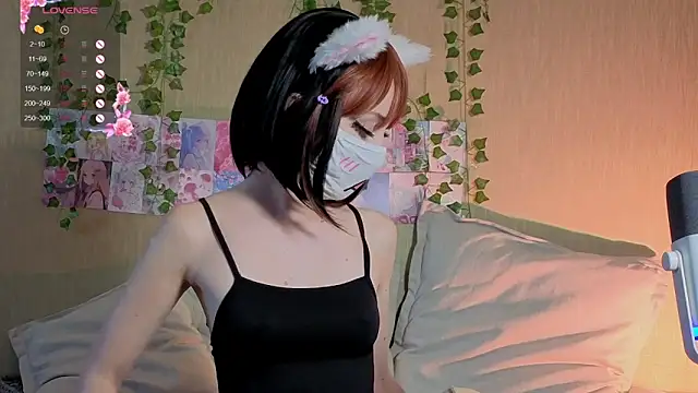 LunaNyanmi online show from May 13, 2:36 pm