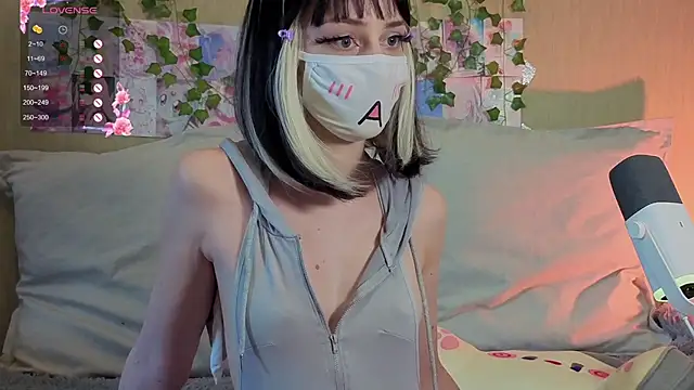 LunaNyanmi online show from May 31, 1:18 pm