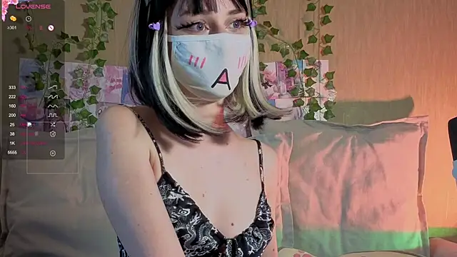 LunaNyanmi online show from June 8, 2:06 pm