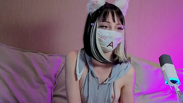 LunaNyanmi online show from June 26, 1:04 pm