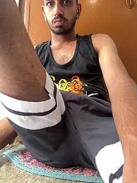 Snapshot of aadibuttplug chatting on June 13, 5:05 am aadibuttplug online show from June 13, 5:05 am