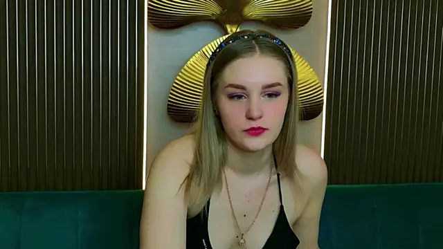 Molly Voses online show from April 24, 8:44 pm