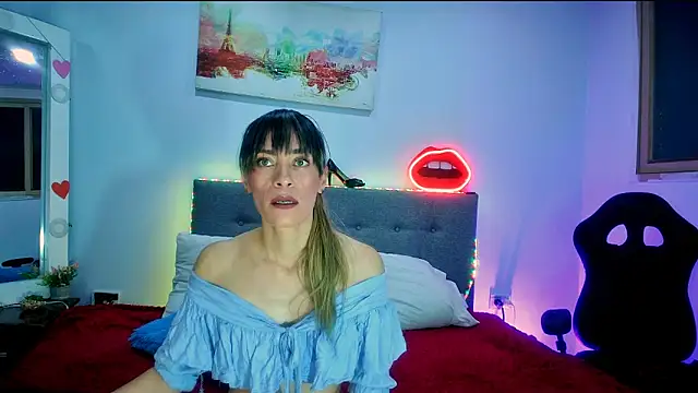 Snapshot of Lorena_sweet33 chatting on June 10, 1:43 pm Lorena sweet33 online show from June 10, 1:43 pm