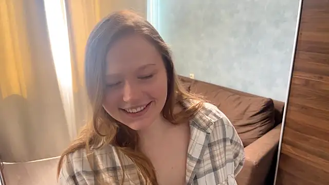 Snapshot of elingibbson chatting on April 7, 9:32 am elingibbson online show from April 7, 9:32 am