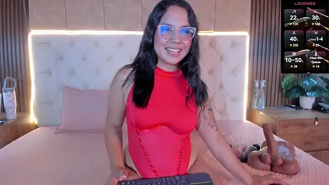 Snapshot of Amelia_Rossetti chatting on May 30, 11:29 am Amelia Rossetti online show from May 30, 11:29 am