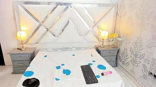 scarlettecortes online show from April 10, 2:33 pm