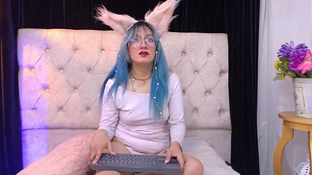 Zafiro Kitsune online show from June 3, 4:26 am