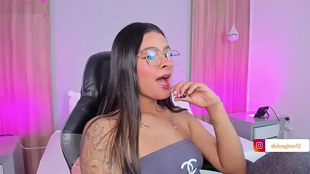 dulce glow  online show from July 29, 11:58 pm