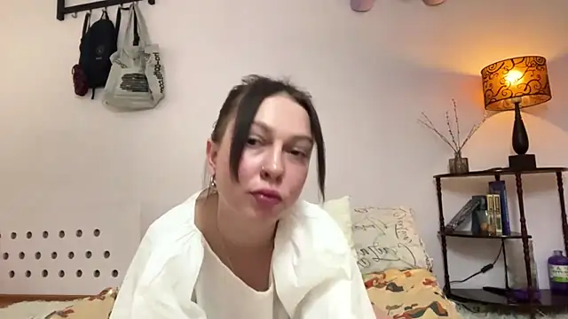 Evelyn Charm online show from April 15, 1:51 pm