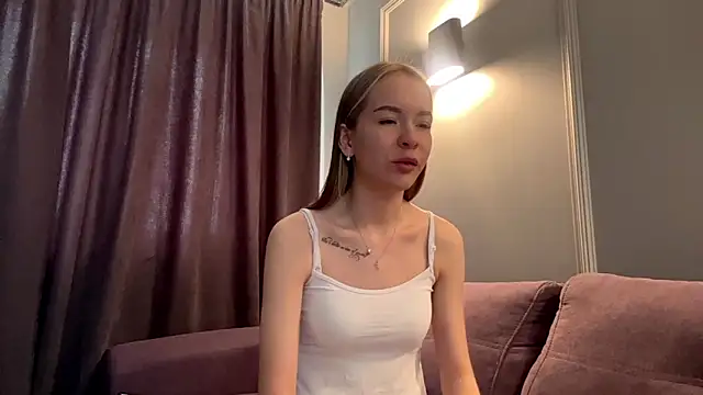 Snapshot of Nestymi chatting on April 7, 7:09 am Nestymi online show from April 7, 7:09 am