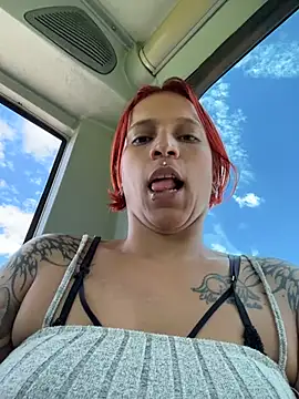 Snapshot of Mia_0-4 chatting on June 11, 5:44 pm Mia 0-4 online show from June 11, 5:44 pm