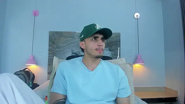 Snapshot of James-06 chatting on May 18, 11:27 am James-06 online show from May 18, 11:27 am