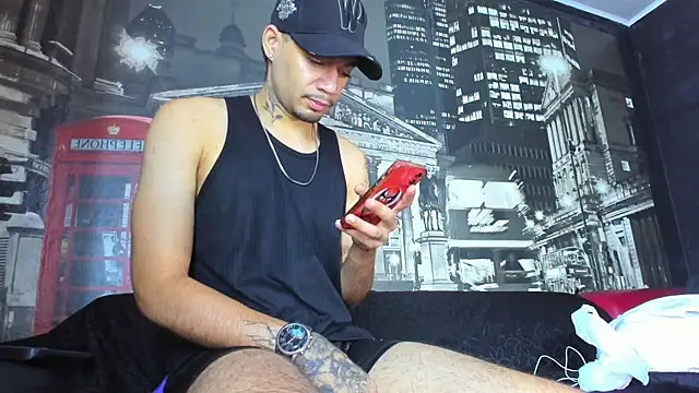 Snapshot of Daniel_huge22 chatting on June 3, 2:55 pm Daniel huge22 online show from June 3, 2:55 pm