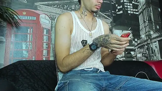 Snapshot of Daniel_huge22 chatting on June 19, 2:21 pm Daniel huge22 online show from June 19, 2:21 pm