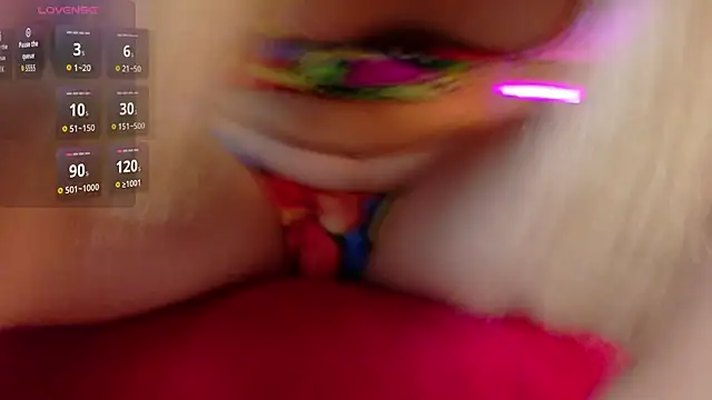 Snapshot of niiky_doll chatting on April 15, 7:58 pm niiky doll online show from April 15, 7:58 pm