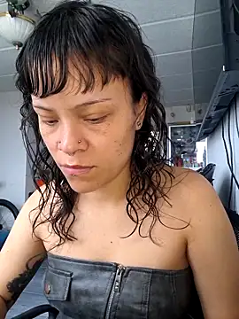 Snapshot of seijaku_ chatting on April 16, 4:19 pm seijaku online show from April 16, 4:19 pm