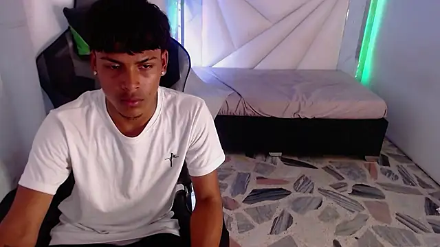 Angel foxc  online show from April 7, 10:20 pm