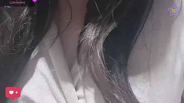 Snapshot of EX-886 chatting on April 10, 10:25 pm EX-886 online show from April 10, 10:25 pm