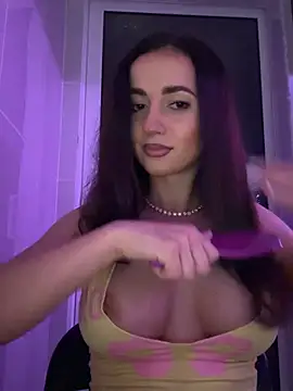 Snapshot of KarolDolly05 chatting on June 3, 8:47 pm KarolDolly05 online show from June 3, 8:47 pm