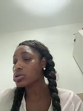 browniee777 online show from May 1, 9:41 pm
