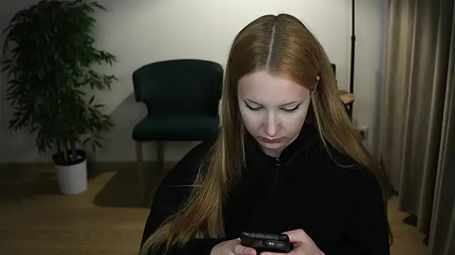 Snapshot of AlmedaWalmer chatting on April 7, 3:23 pm AlmedaWalmer online show from April 7, 3:23 pm