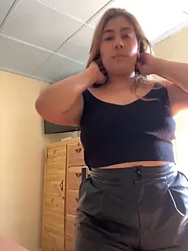 Snapshot of _BellaSmith_ chatting on June 21, 8:22 pm BellaSmith online show from June 21, 8:22 pm
