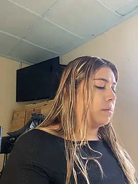 Snapshot of _BellaSmith_ chatting on June 24, 2:49 pm BellaSmith online show from June 24, 2:49 pm
