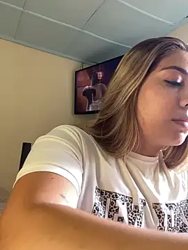 Snapshot of _BellaSmith_ chatting on June 26, 4:33 pm BellaSmith online show from June 26, 4:33 pm