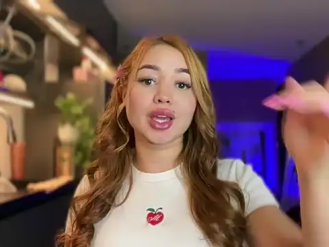 Snapshot of Amber_leaf_ chatting on April 8, 2:17 pm Amber leaf online show from April 8, 2:17 pm