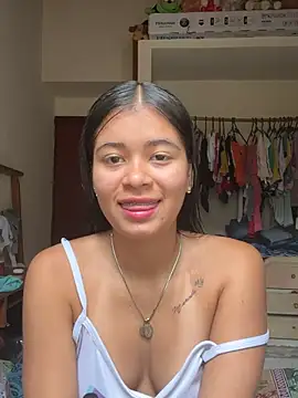 Snapshot of Kloe_zaf chatting on June 5, 8:58 pm Kloe zaf online show from June 5, 8:58 pm