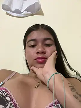 Snapshot of Kloe_zaf chatting on June 12, 5:06 am Kloe zaf online show from June 12, 5:06 am