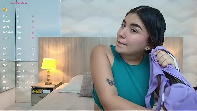 Snapshot of skinny_laura chatting on July 13, 11:02 am skinny laura online show from July 13, 11:02 am